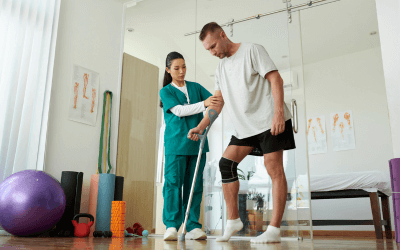 man with injured knee in hospital